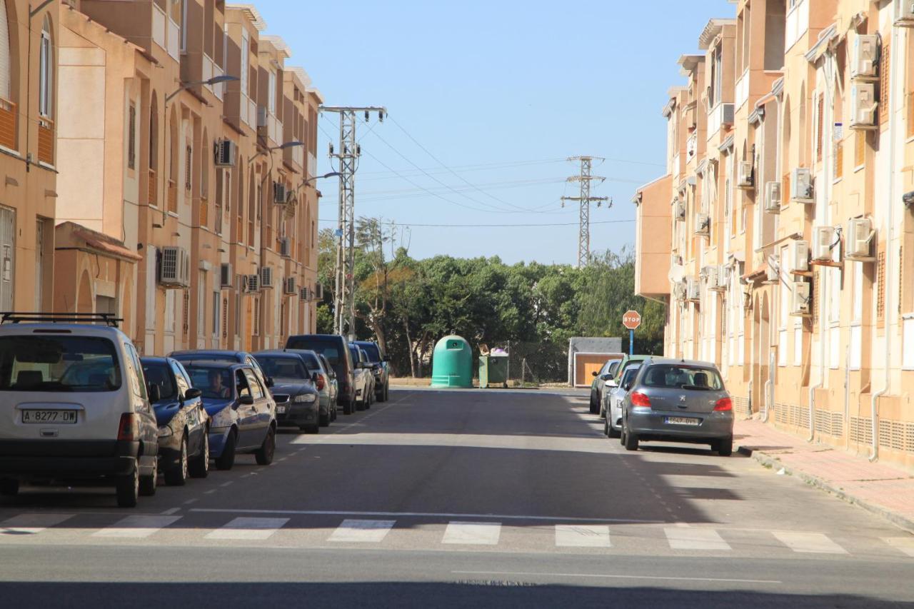 Ferienwohnung Apartamento Urbano Arregui Torrevieja Exterior foto